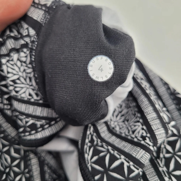 Lululemon Geometric wunder under Floral High Rise Yoga Tights size 4 - Picture 4 of 8